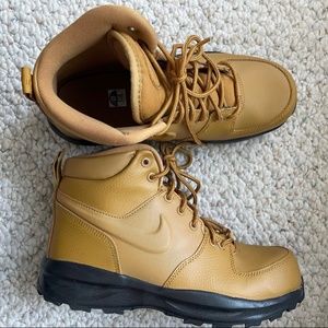 Nike Manoa Boots